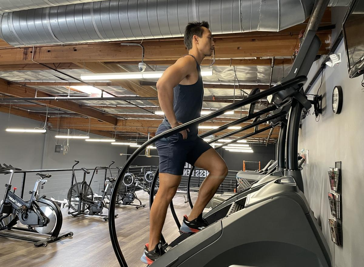 trainer doing stair climber to increase visceral fat burning