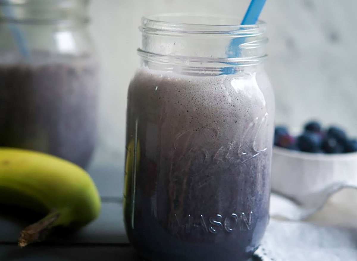 twins nutrition blueberry chai protein shake