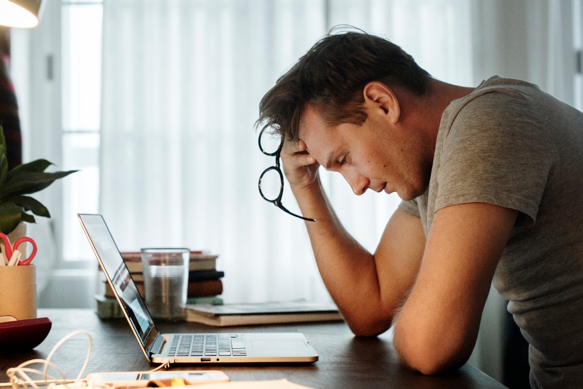 man experiencing a lot of stress doing work, panic attack