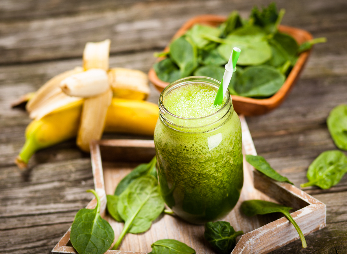 Spinach Banana Berry Green Smoothie