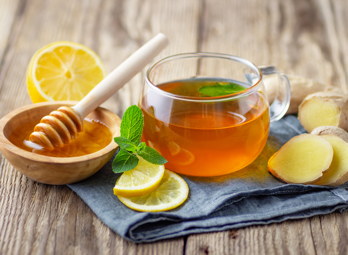 tea with lemon, ginger and honey