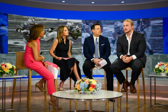 (L-R) Hoda Kotb, Savannah Guthrie and Carson Daly talk to former college football player Harry Miller about student athletes and mental health after retiring from sports for the "mental affairs" Serie.