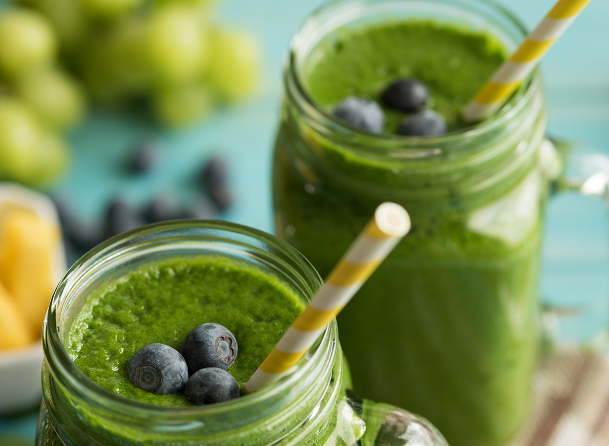 spinach and blueberry smoothie