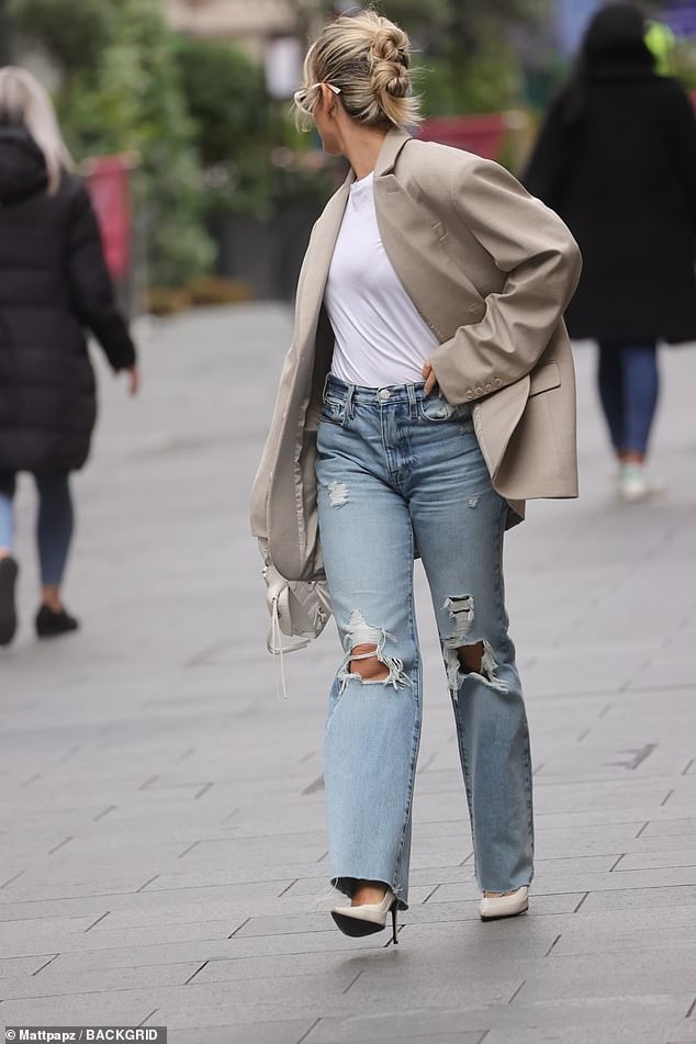 Wow!  He caused onlookers to gasp and point as he strutted through Leicester Square.